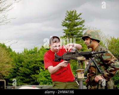 M249 leichte Maschinengewehr (LMG), auch bekannt als die M249 Squad Automatische Waffe (SAW) Kind mit Waffe Stockfoto