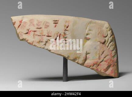 Kunst inspiriert von Kalkstein votive Relief Fragment einer sitzenden Gottheit mit einer eingravierten Widmung an Apollo, Hellenistic, 3. Jahrhundert v. Chr., Zypern, Kalkstein, H. 3 3/8 Zoll (8,6 cm); B: 6 1/2 Zoll (16,5 cm), Cesnola Inschriften, eingeschrieben 'Onasioros gewidmet dem gott Apollo in (gute, klassische Werke modernisiert von Artotop mit einem Schuss Moderne. Formen, Farbe und Wert, auffällige visuelle Wirkung auf Kunst. Emotionen durch Freiheit von Kunstwerken auf zeitgemäße Weise. Eine zeitlose Botschaft, die eine wild kreative neue Richtung verfolgt. Künstler, die sich dem digitalen Medium zuwenden und die Artotop NFT erschaffen Stockfoto