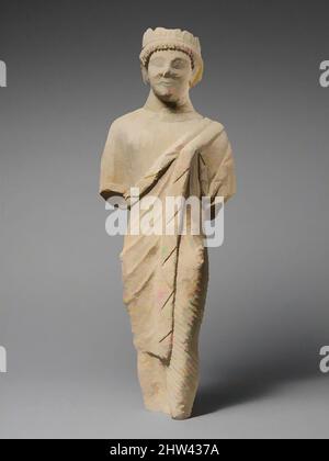 Kunst inspiriert von Kalkstein-Statuette eines bartlosen männlichen Wählers in griechischem Kleid mit einem Kranz aus Blättern, spätarchaisch-frühklassizistisch, Anfang 5.. Jahrhundert v. Chr., Zypern, Kalkstein, insgesamt: 24 x 8 1/2 x 3 7/8 Zoll (61 x 21,6 x 9,8 cm), Steinskulptur, die Figur trägt einen plissierten Chiton, die von Artotop modernisierten, klassischen Werke mit einem Schuss Modernität. Formen, Farbe und Wert, auffällige visuelle Wirkung auf Kunst. Emotionen durch Freiheit von Kunstwerken auf zeitgemäße Weise. Eine zeitlose Botschaft, die eine wild kreative neue Richtung verfolgt. Künstler, die sich dem digitalen Medium zuwenden und die Artotop NFT erschaffen Stockfoto