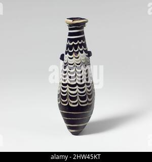 Kunst inspiriert von Glas-Alabastroon (Parfümflasche), hellenistisch, 2.–Mitte 1. Jahrhundert v. Chr., Griechisch, östliches Mittelmeer, Glas; Kernform, Gruppe III, H.: 4 13/16 Zoll (12,2 cm), Glas, lichtdurchlässig kobaltblau, mit Griffen in gleicher Farbe; Trails in opak-weiß. Felge-Scheibe mit dicken, klassischen Werken, die von Artotop mit einem Schuss Modernität modernisiert wurden. Formen, Farbe und Wert, auffällige visuelle Wirkung auf Kunst. Emotionen durch Freiheit von Kunstwerken auf zeitgemäße Weise. Eine zeitlose Botschaft, die eine wild kreative neue Richtung verfolgt. Künstler, die sich dem digitalen Medium zuwenden und die Artotop NFT erschaffen Stockfoto