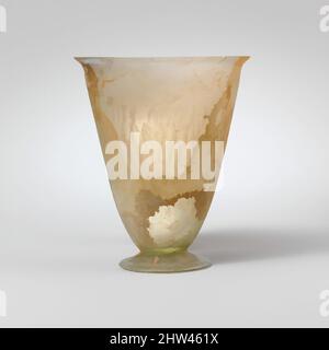 Becherglas mit Facette-cut Dekoration, Mitte Imperial, 2. Jahrhundert n. Chr., Römische, Glas, geblasen und Schneiden, H.: 4 1/16-in. (10,3 cm), Glas, farblos mit hellgrüner Färbung. Dünne, outsplayed, geklopft - weg von Rim; trichterförmige Körper, spitz zulaufend, an der Basis; breit, niedrig, konisch, outsplayed Fuß, aus einem separaten paraison mit einem äußeren Rand Stockfoto