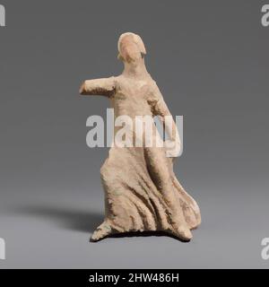 Kunst inspiriert von Terrakotta-Statuette eines tanzenden Mädchens, hellenistisch, 3. Jahrhundert v. Chr., griechisch, süditalienisch, Tarentine, Terrakotta, H. 4 7/16 Zoll (11,3 cm), Terracottas, rechter Arm angehoben, linker Haltetraperie, Klassische Werke, die von Artotop mit einem Schuss Moderne modernisiert wurden. Formen, Farbe und Wert, auffällige visuelle Wirkung auf Kunst. Emotionen durch Freiheit von Kunstwerken auf zeitgemäße Weise. Eine zeitlose Botschaft, die eine wild kreative neue Richtung verfolgt. Künstler, die sich dem digitalen Medium zuwenden und die Artotop NFT erschaffen Stockfoto