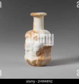 Kunst inspiriert von Glas sechseckige Flasche, frühe Imperial, Julio-Claudian, 1. Hälfte des 1.. Jahrhunderts n. Chr., Roman, Glas; geblasen in einer dreiteiligen Form, H.: 2 13/16 in. (7,1 cm), Glas, opak weiß, Rand ausgeklappt, rund, Und in, mit leicht abgeschrägter Oberlippe, auffackelndem Mund, zylindrisch, Classic Works modernisiert von Artotop mit einem Schuss Moderne. Formen, Farbe und Wert, auffällige visuelle Wirkung auf Kunst. Emotionen durch Freiheit von Kunstwerken auf zeitgemäße Weise. Eine zeitlose Botschaft, die eine wild kreative neue Richtung verfolgt. Künstler, die sich dem digitalen Medium zuwenden und die Artotop NFT erschaffen Stockfoto