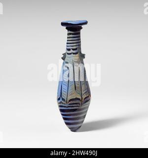 Kunst inspiriert von Glas-Alabastroon (Parfümflasche), hellenistisch, 2.–1. Jahrhundert v. Chr., Griechisch, Östliches Mittelmeer, Glas; kernförmig, Gruppe III, H.: 5 Zoll (12,7 cm), Glas, lichtdurchlässig blau, mit Griffen in hellblaugrün; Trail in opak gräulich hellblau., breit leicht nach innen-, Classic Works modernisiert von Artotop mit einem Schuss Modernität. Formen, Farbe und Wert, auffällige visuelle Wirkung auf Kunst. Emotionen durch Freiheit von Kunstwerken auf zeitgemäße Weise. Eine zeitlose Botschaft, die eine wild kreative neue Richtung verfolgt. Künstler, die sich dem digitalen Medium zuwenden und die Artotop NFT erschaffen Stockfoto