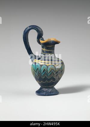 Kunst inspiriert von Glass oinochoe (Parfümkrug), klassisch, Ende 6.–5. Jahrhundert v. Chr., Griechisch, östliches Mittelmeer, Glas; kernförmig, Gruppe I, H.: 3 3/4 Zoll (9,5 cm), Glas, lichtdurchlässig kobaltblau, mit Griff in gleicher Farbe; Trails in opak gelb und opak türkisblau., angewendet, Klassisches Werk, modernisiert von Artotop mit einem Schuss Moderne. Formen, Farbe und Wert, auffällige visuelle Wirkung auf Kunst. Emotionen durch Freiheit von Kunstwerken auf zeitgemäße Weise. Eine zeitlose Botschaft, die eine wild kreative neue Richtung verfolgt. Künstler, die sich dem digitalen Medium zuwenden und die Artotop NFT erschaffen Stockfoto