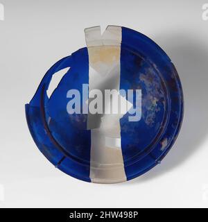 Kunst inspiriert von Glasschale in blauen und farblosen Bändern, späthellenistisch, 1. Jahrhundert v. Chr., Griechisch, Glas; Gegossen und geschnitten, 10 1/2 Zoll (26,7 cm), Glas, lichtdurchlässig kobaltblau und farblos., einfacher abgerundeter Rand; leicht konvexe Seite, schräg nach unten verjüngend; konvexer Boden., zwei große, von Artotop modernisierte Classic Works mit einem Schuss Moderne. Formen, Farbe und Wert, auffällige visuelle Wirkung auf Kunst. Emotionen durch Freiheit von Kunstwerken auf zeitgemäße Weise. Eine zeitlose Botschaft, die eine wild kreative neue Richtung verfolgt. Künstler, die sich dem digitalen Medium zuwenden und die Artotop NFT erschaffen Stockfoto