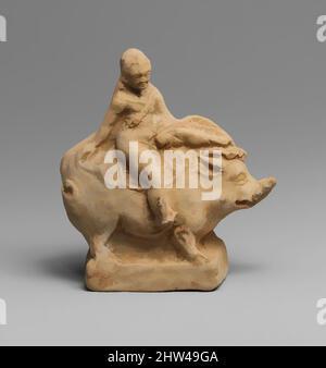 Kunst inspiriert von der Terrakotta-Statue von Eros auf einem Wildschwein, hellenistisch, 3. Jahrhundert v. Chr., griechisch, süditalienisch, Terracotta, H. 4 3/8 Zoll (11,1 cm), Terracottas, der spielerische Stil dieser Statuette, bei der das Kind spitzbübisch wirkt und das Wildschwein mit seiner umgedrehten Nase, vermittelt einen Sinn, klassische Werke, die von Artotop mit einem Schuss Moderne modernisiert wurden. Formen, Farbe und Wert, auffällige visuelle Wirkung auf Kunst. Emotionen durch Freiheit von Kunstwerken auf zeitgemäße Weise. Eine zeitlose Botschaft, die eine wild kreative neue Richtung verfolgt. Künstler, die sich dem digitalen Medium zuwenden und die Artotop NFT erschaffen Stockfoto