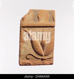 Kunst inspiriert durch Fragment einer Terrakotta-Architekturfliese, archaisch, 6. Jahrhundert v. Chr., Lydian, Terracotta, Insgesamt: 8 1/16 x 5 Zoll (20,5 x 12,7 cm), Terracottas, Lotus, Klassische Werke, die von Artotop mit einem Schuss Moderne modernisiert wurden. Formen, Farbe und Wert, auffällige visuelle Wirkung auf Kunst. Emotionen durch Freiheit von Kunstwerken auf zeitgemäße Weise. Eine zeitlose Botschaft, die eine wild kreative neue Richtung verfolgt. Künstler, die sich dem digitalen Medium zuwenden und die Artotop NFT erschaffen Stockfoto