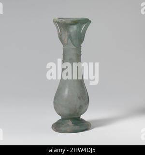 Kunst inspiriert von Glas-Kosmetikflasche (kohl-Röhre), spätes Imperial, 3.–4. Jahrhundert n. Chr., Roman, Glas; Geblasen und getragt, insgesamt: 5 3/16in. (13,2cm), Glas, durchscheinendes blaugrün; Spur in der gleichen Farbe., Röhrenrand, ausgeklappt, über und in; Zylindrischer Hals, nach oben abfackeln und verbinden, Classic Works modernisiert von Artotop mit einem Spritzer von Modernität. Formen, Farbe und Wert, auffällige visuelle Wirkung auf Kunst. Emotionen durch Freiheit von Kunstwerken auf zeitgemäße Weise. Eine zeitlose Botschaft, die eine wild kreative neue Richtung verfolgt. Künstler, die sich dem digitalen Medium zuwenden und die Artotop NFT erschaffen Stockfoto