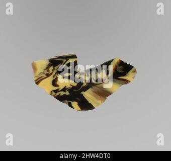 Kunst inspiriert von Glasmosaik-Inlay-Fragment, frühes Imperium, spätes 1.. Jahrhundert v. Chr.–frühes 1.. Jahrhundert n. Chr., römisch, Glas; gegossen, andere: 15/16 x 1 11/16 Zoll (2,4 x 4,2 cm), Glas, Fragment von Revetment Plaque., Durchscheinend tiefviolett, schwarz erscheinend, und opakes Gelb. Klassische Werke, die von Artotop mit einem Hauch von Moderne modernisiert wurden. Formen, Farbe und Wert, auffällige visuelle Wirkung auf Kunst. Emotionen durch Freiheit von Kunstwerken auf zeitgemäße Weise. Eine zeitlose Botschaft, die eine wild kreative neue Richtung verfolgt. Künstler, die sich dem digitalen Medium zuwenden und die Artotop NFT erschaffen Stockfoto