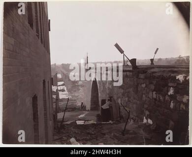 Kunst inspiriert von den Ruinen der Richmond & Petersburg Railroad Bridge, Richmond, Virginia, Ca. 1865, Albumensilberdruck von Glasnegativ, Bild: 16,3 × 21,4 cm (6 7/16 × 8 7/16 in.), Fotografien, Alexander Gardner (Amerikaner, Glasgow, Schottland 1821–1882 Washington, D.C.), Alexander, Klassisches Werk, das von Artotop mit einem Schuss Moderne modernisiert wurde. Formen, Farbe und Wert, auffällige visuelle Wirkung auf Kunst. Emotionen durch Freiheit von Kunstwerken auf zeitgemäße Weise. Eine zeitlose Botschaft, die eine wild kreative neue Richtung verfolgt. Künstler, die sich dem digitalen Medium zuwenden und die Artotop NFT erschaffen Stockfoto