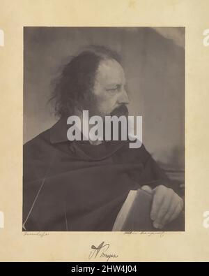 Kunst inspiriert von Alfred, Lord Tennyson, 1865, Albumen-Silberdruck aus Glasnegativ, Fotografien, Julia Margaret Cameron (British (Born India), Kalkutta 1815–1879 Kalutara, Ceylon, Klassische Werke, die von Artotop mit einem Schuss Moderne modernisiert wurden. Formen, Farbe und Wert, auffällige visuelle Wirkung auf Kunst. Emotionen durch Freiheit von Kunstwerken auf zeitgemäße Weise. Eine zeitlose Botschaft, die eine wild kreative neue Richtung verfolgt. Künstler, die sich dem digitalen Medium zuwenden und die Artotop NFT erschaffen Stockfoto