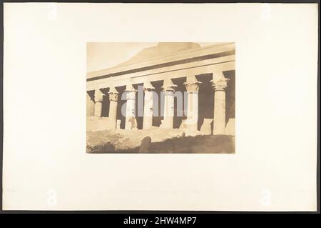 Art inspired by Colonnade latérale de la Cour du Temple d'Isis, à Philae, April 1850, gesalzener Papierdruck aus Papiernegativ, Bild: 6 5/8 × 8 13/16 in. (16,8 × 22,4 cm), Fotografien, Maxime Du Camp (Französisch, 1822–1894, Klassische Werke, die von Artotop mit einem Schuss Moderne modernisiert wurden. Formen, Farbe und Wert, auffällige visuelle Wirkung auf Kunst. Emotionen durch Freiheit von Kunstwerken auf zeitgemäße Weise. Eine zeitlose Botschaft, die eine wild kreative neue Richtung verfolgt. Künstler, die sich dem digitalen Medium zuwenden und die Artotop NFT erschaffen Stockfoto