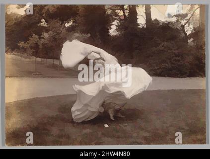 Kunst inspiriert von Loie Fuller Dancing, ca. 1900, Silbergelatine-Druck, Bild: 4 Zoll × 5 11/16 Zoll (10,2 × 14,4 cm), Fotografien, Samuel Joshua Beckett (British, Shadwell, Stepney London 1870–1940 Bournemouth, Klassische Werke, die von Artotop mit einem Schuss Moderne modernisiert wurden. Formen, Farbe und Wert, auffällige visuelle Wirkung auf Kunst. Emotionen durch Freiheit von Kunstwerken auf zeitgemäße Weise. Eine zeitlose Botschaft, die eine wild kreative neue Richtung verfolgt. Künstler, die sich dem digitalen Medium zuwenden und die Artotop NFT erschaffen Stockfoto