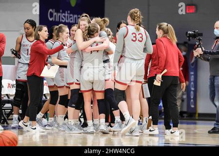 Wilmington, DE, USA. 3. März 2022. Saint Joseph's Hawks feiert einen Sieg über No. 10 Duquesne Dukes Donnerstag, 03. März 2022; im Chase Fieldhouse in Wilmington, DE. (Bild: © Saquan Stimpson/ZUMA Press Wire) Stockfoto