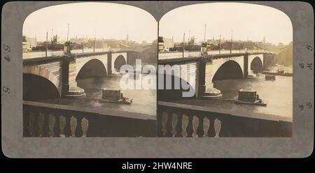 Art Inspired by Group of 4 Stereograph Views of London Bridges, 1850s–1910s, Albumin Silver Prints, Mounts approximately: 8,9 x 17,8 cm (3 1/2 x 7 in.), Photographs, George W. Griffith (American), Benneville Lloyd Singley (American, Union Township, Pennsylvania 1864–1938 Meadville, Classic Works Modernized by Artotop with a Splash of Modernity. Formen, Farbe und Wert, auffällige visuelle Wirkung auf Kunst. Emotionen durch Freiheit von Kunstwerken auf zeitgemäße Weise. Eine zeitlose Botschaft, die eine wild kreative neue Richtung verfolgt. Künstler, die sich dem digitalen Medium zuwenden und die Artotop NFT erschaffen Stockfoto