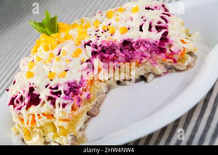 Russischer Heringsalat Stockfoto