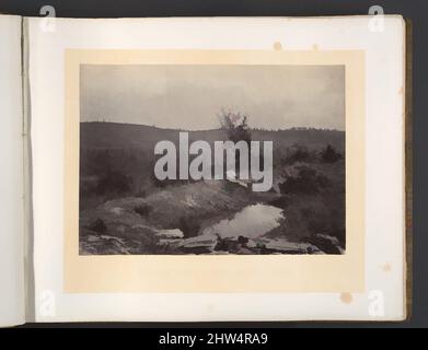 Art Inspired by Mission Ridge from Orchard Knob, 1860s, Albumensilberdruck aus Glasnegativ, Fotografien, George N. Barnard (amerikanisch, 1819–1902, Klassische Werke, die von Artotop mit einem Schuss Moderne modernisiert wurden. Formen, Farbe und Wert, auffällige visuelle Wirkung auf Kunst. Emotionen durch Freiheit von Kunstwerken auf zeitgemäße Weise. Eine zeitlose Botschaft, die eine wild kreative neue Richtung verfolgt. Künstler, die sich dem digitalen Medium zuwenden und die Artotop NFT erschaffen Stockfoto