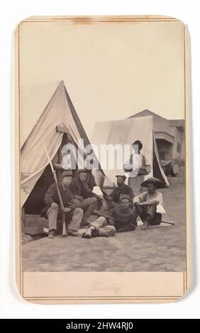 Kunst inspiriert von der Camp-Szene mit Soldaten der New Yorker Staatsmiliz 22., Harper's Ferry, Virginia, 1862, Albumensilberdruck aus Glasnegativ, Bild: 8,7 x 5,8 cm (3 7/16 x 2 5/16 Zoll), Fotografien, Mathew B. Brady (Amerikaner, geborener Irland, 1823?–1896 New York), im Herbst 1862, Klassische Werke von Artotop mit einem Schuss Moderne modernisiert. Formen, Farbe und Wert, auffällige visuelle Wirkung auf Kunst. Emotionen durch Freiheit von Kunstwerken auf zeitgemäße Weise. Eine zeitlose Botschaft, die eine wild kreative neue Richtung verfolgt. Künstler, die sich dem digitalen Medium zuwenden und die Artotop NFT erschaffen Stockfoto