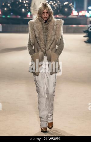 Paris, Frankreich. 03. März 2022. ISABEL MARANTFall/Winter 2022-23 Start- und Landebahn während der Paris Fashion Week - Paris, Frankreich. 03/03/2022 Credit: dpa/Alamy Live News Stockfoto