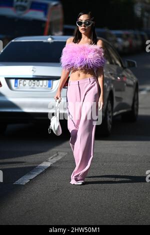 Karina Nigay vor der Missoni Fashion Show während der Milan Fashion Week Herbst/Winter 2022/2023 Stockfoto