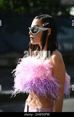 Karina Nigay vor der Missoni Fashion Show während der Milan Fashion Week Herbst/Winter 2022/2023 Stockfoto