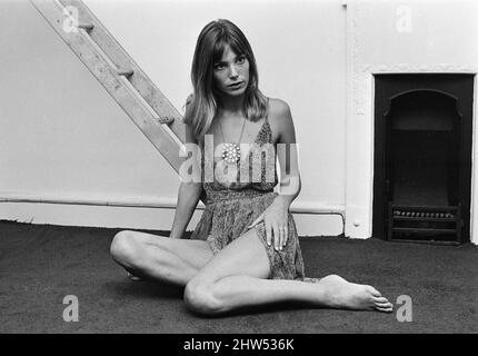 Jane Birkin, Schauspielerin und Model, 20 Jahre alt, die Hauptrolle in dem neuen Film Wonderwall erreicht hat, abgebildet am Sonntag, 24.. September 1967. Stockfoto
