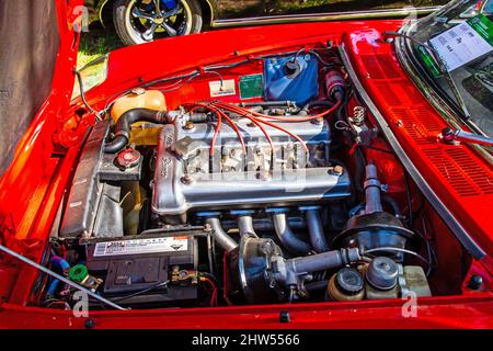 Motor, linke Seite, eines Alfa Romeo Spider Veloce 2000 aus dem Jahr 1972. Stockfoto