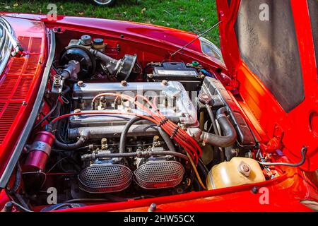 Motor, rechts, eines Alfa Romeo Spider Veloce 2000 aus dem Jahr 1972. Stockfoto