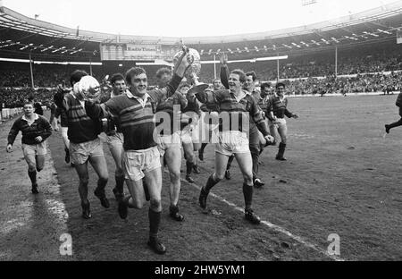 Leeds 11-10 Wakefield Trinity, Rugby League Challenge Cup Finalspiel im Wembley Stadium, London, Samstag, 11.. Mai 1968. Unser Bild Zeigt ... Spieler aus Leeds während der Ehrenrunde. Stockfoto