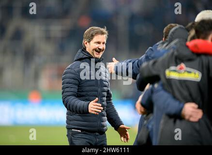 Jubel zum Finale Jochen SAIER (FR, Management Sport) Fußball DFB Cup Viertelfinale, VfL Bochum (BO) - SC Freiburg (FR) 1: 2 aet, am 2.. März 2022 in Bochum/Deutschland. Â Stockfoto