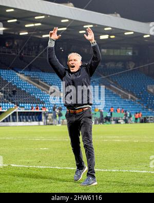 Finaler Jubeltrainer Christian STREICH (FR) allein vor den Fans. Fußball DFB Pokal Viertelfinale, VfL Bochum (BO) - SC Freiburg (FR) 1:2 aet, am 2.. März 2022 in Bochum/Deutschland. Â Stockfoto