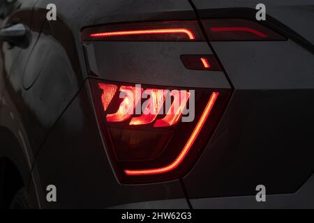 Das Aussehen eines neuen Autos. LED-Heckscheinwerfer mit 3D-Effekt Stockfoto