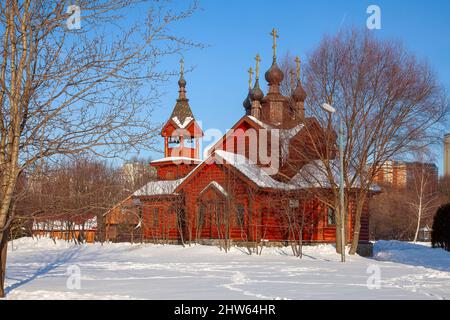 Holzkirche der Ikone der Gottesmutter in Mitino, Moskau. Stockfoto