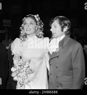 Hochzeit des polnischen Filmregisseurs Roman Polanski und seiner Braut, der amerikanischen Schauspielerin Sharon Tate, im Chelsea Register Office, London. 20.. Januar 1968. Stockfoto