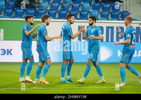 Sankt Petersburg, Russland. 03. März 2022. Die Spieler von Zenit werden während des Fußballspiels des russischen Pokals zwischen Zenit Sankt Petersburg und Kamaz Naberezhnye Chelny in der Gazprom Arena gesehen.Endstand; Zenit 6:0 Kamaz. Kredit: SOPA Images Limited/Alamy Live Nachrichten Stockfoto