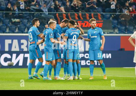 Sankt Petersburg, Russland. 03. März 2022. Die Spieler von Zenit werden während des Fußballspiels des russischen Pokals zwischen Zenit Sankt Petersburg und Kamaz Naberezhnye Chelny in der Gazprom Arena gesehen.Endstand; Zenit 6:0 Kamaz. Kredit: SOPA Images Limited/Alamy Live Nachrichten Stockfoto