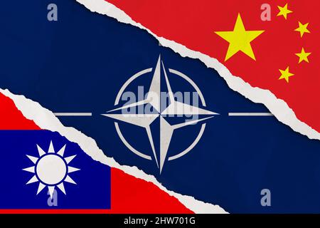 China, Taiwan und NATO Flagge zerrissenen Papier Grunge Hintergrund. Abstract China, Taiwan politische Konflikte, Kriegskonzept Texturhintergrund. Stockfoto