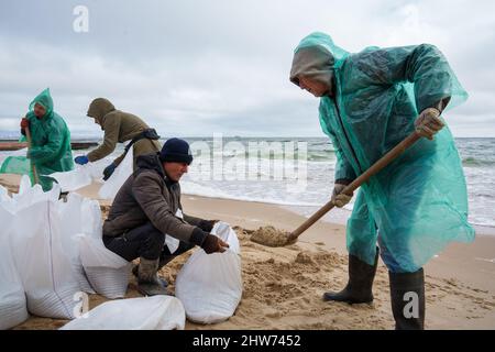 Odessa bereitet sich auf die russische Offensive vor, einige der Einwohner sind bereits abgereist, aber diejenigen, die noch übrig sind, bereiten sich auf die Verteidigung der Stadt vor Stockfoto