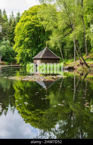 Boothaus von Loch Dunmore im Faskally Forest bei Pitlochry in Perthshire, Schottland, Großbritannien Stockfoto