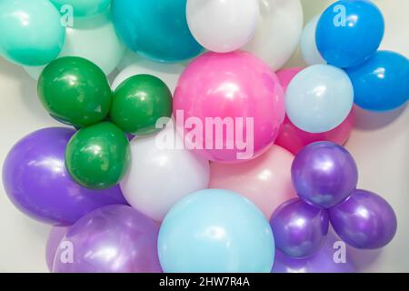 Bunte Luftballons , verschiedene Formen Luftballons Hintergrund Stockfoto