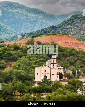 Mision Satevo, in der Nähe von Batopilas, Copper Canyon, Chihuahua, Mexiko. Erbaut von Jesuiten, 1760-64. Stockfoto