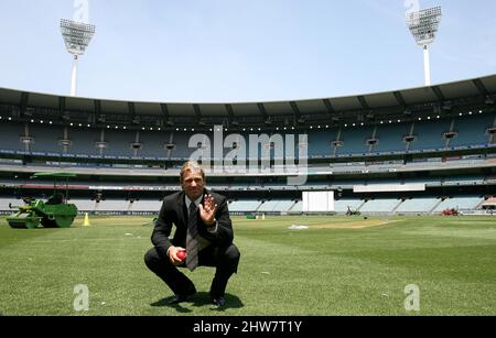 Aktenfoto vom 21-12-2006 des australischen Spinnbowlers Shane Warne. Der ehemalige australische Cricketspieler Shane Warne ist im Alter von 52 Jahren gestorben, teilte seine Managementfirma MPC Entertainment in einer Erklärung mit. Ausgabedatum: Freitag, 4. März 2022. Stockfoto