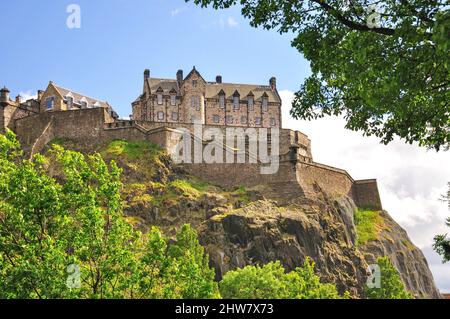 Edinburgh Castle von Princes Street Gardens, Edinburgh, Lothian, Schottland, Vereinigtes Königreich Stockfoto