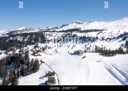 Stoos ist ein autofreies Dorf und Skigebiet in der Gemeinde Morschach im Schweizer Kanton Schwyz. Das Dorf liegt 1305 m über dem Meeresspiegel. M. hei Stockfoto