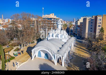 Masia Freixa ( 1907 ). Modernistisches Gebäude, inspiriert von Gaudí. Architekt von Lluis Moncunill. Parc de Sant Jordi, Terrassa, Katalonien. Spanien. Stockfoto