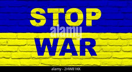 Flagge der Ukraine. Struktur der Ziegelwände. Schriftlicher Text, Stop war. Horizontales Design. Abbildung. Stockfoto