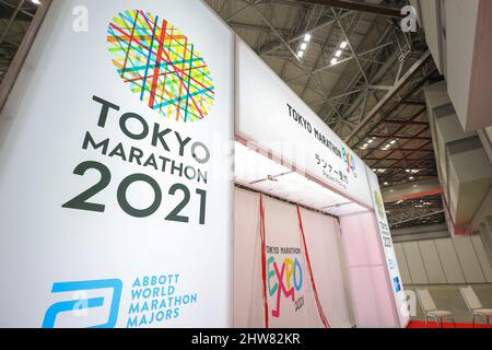 Tokio, Japan. 03. März 2022. Eröffnungszeremonie der Tokyo Marathon 2021 Expo. Registrierung und Empfang von Läufern. Der Eingang. Am 3. März 2022 in Tokio, Japan. (Foto von Kazuki Oishi/Sipa USA) Quelle: SIPA USA/Alamy Live News Stockfoto