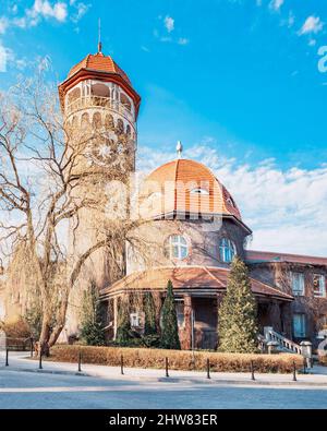 Wasserturm und Bau von Wasser-und Schlammkurklinik in Svetlogorsk, Russland, Wahrzeichen der Stadt und architektonisches Denkmal Stockfoto