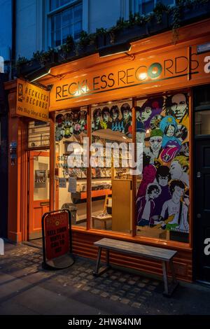 Reckless Records, unabhängiger Second Hand Plattenladen in der Berwick Street in Soho London. Gegründet 1984. Soho Record Shop, Soho Record Store. Stockfoto